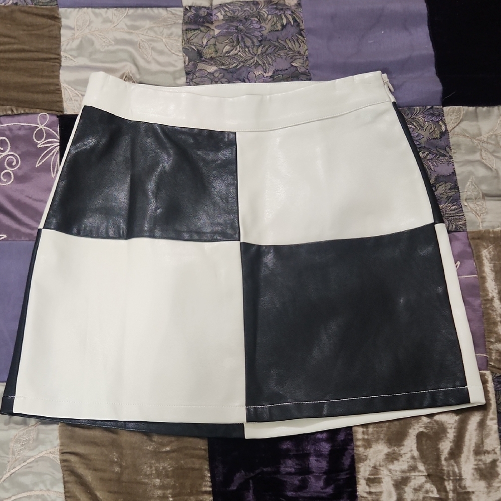 Le Lis Faux Leather Mini Skirt